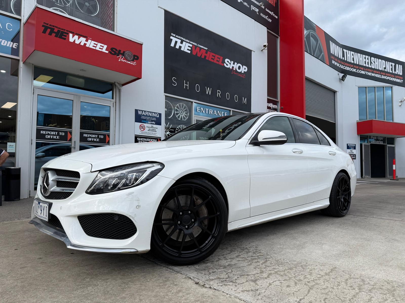 MERCEDES C-CLASS WITH ROMAC WHEELS |  | MERCEDES