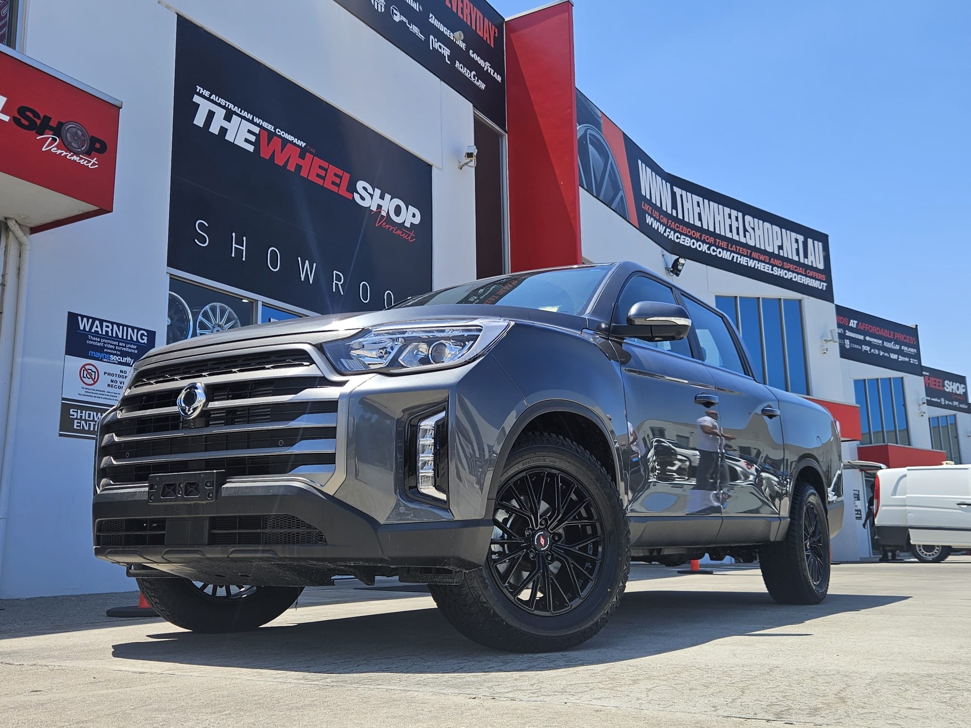 LDV UTE WITH INFORGED WHEELS |  | LDV