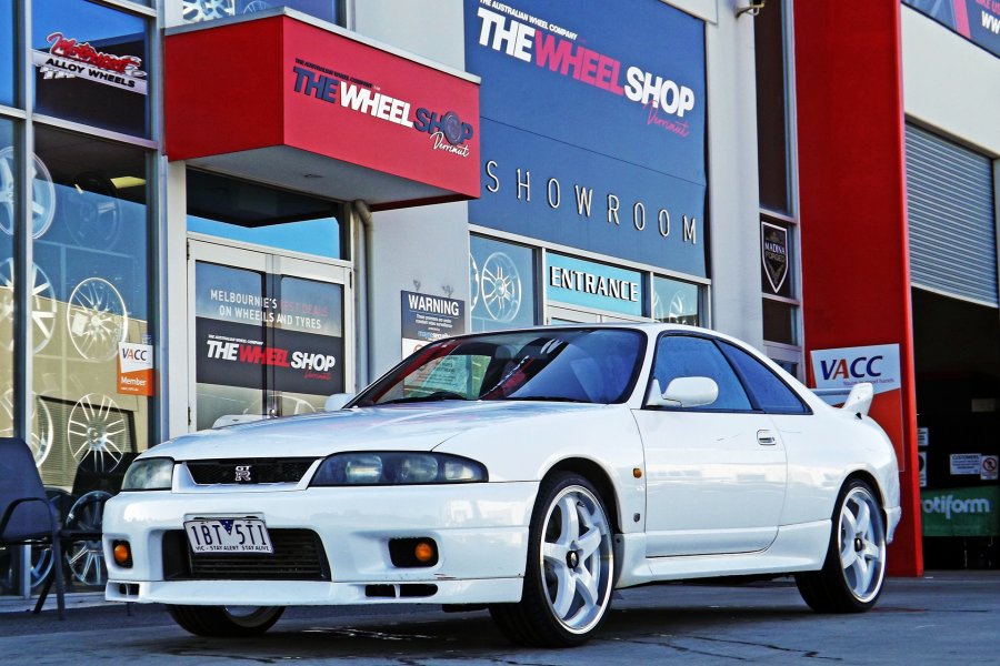 NISSAN R33 GTR WITH 20INCH HR R1 WHEELS  |  | NISSAN