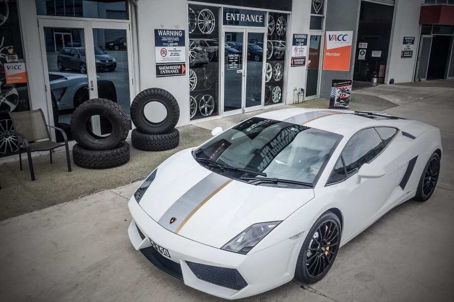 LAMBORGHINI GALLARDO  WITH PIRELLI PZERO TROFEO R TYRES  |  | LAMBORGHINI