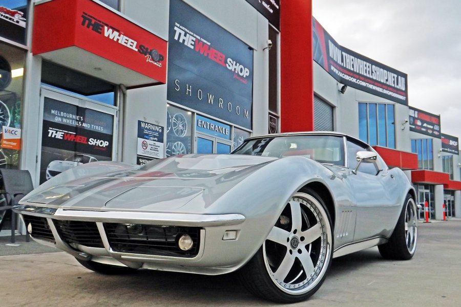 CORVETTE STINGRAY WITH 20 INCH MADINA TRACK II WHEELS  |  | CHEVORLET 