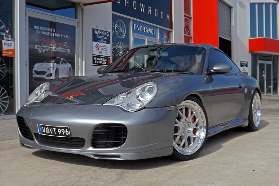 PORSCHE 911 C4S WITH 20 INCH BC RACING WHEELS  |  | PORSCHE