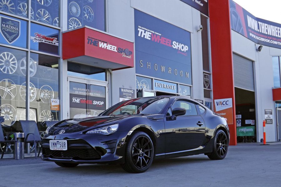 TOYOTA 86 WITH 18 INCH HR 555 WHEELS IN BLACK  |  | TOYOTA 