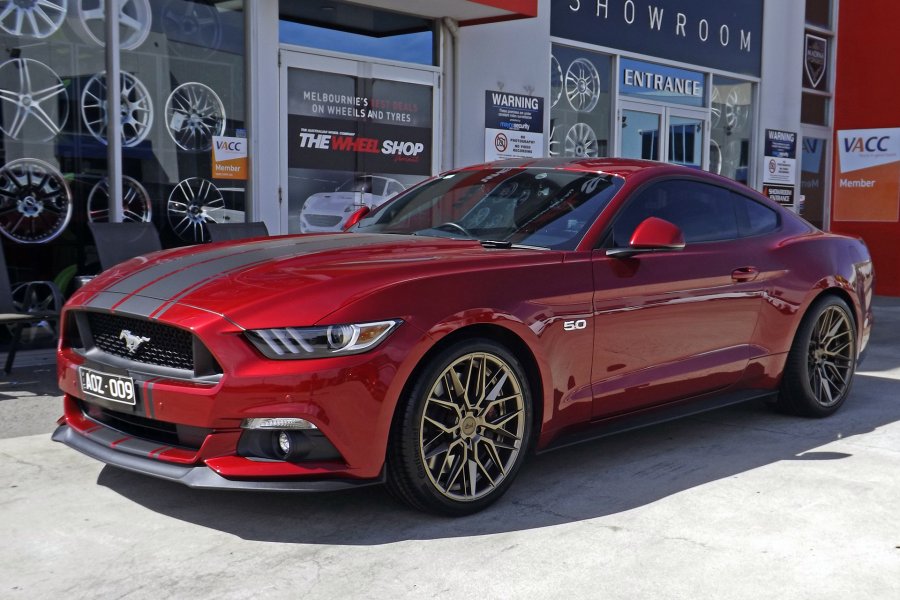 FORD MUSTANG WITH 20 INCH NICHE WHEELS |  | FORD