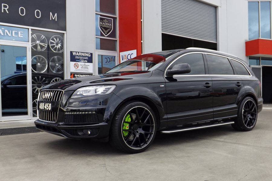 AUDI Q7 WITH 22 INCH MO2 WHEELS  |  | AUDI