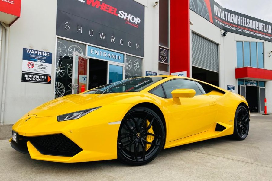 LAMBORGHINI FITTED WITH PIRELLI PZERO TYRES |  | LAMBORGHINI