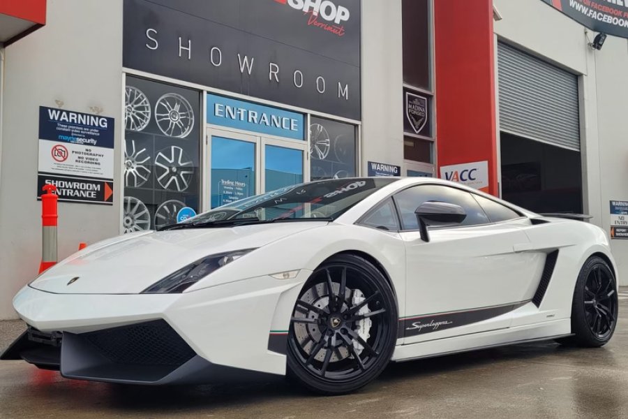LAMBORGHINI SUPERLEGGERA  |  | LAMBORGHINI