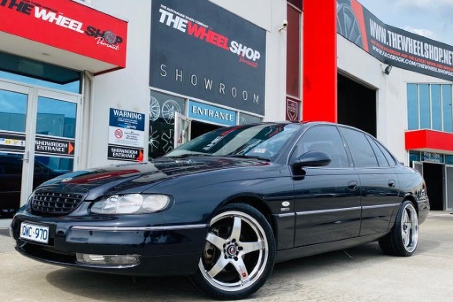 HOLDEN STATESMEN WITH D1R WHEELS  |  | HOLDEN